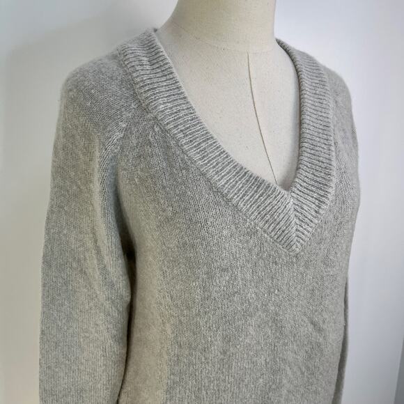 Nadaam Merino Wool & Cashmere Knit V Neck Sweater Gray - Picture 2 of 9